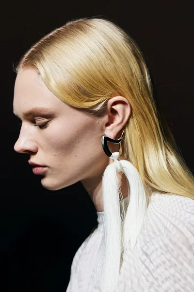 Look 16